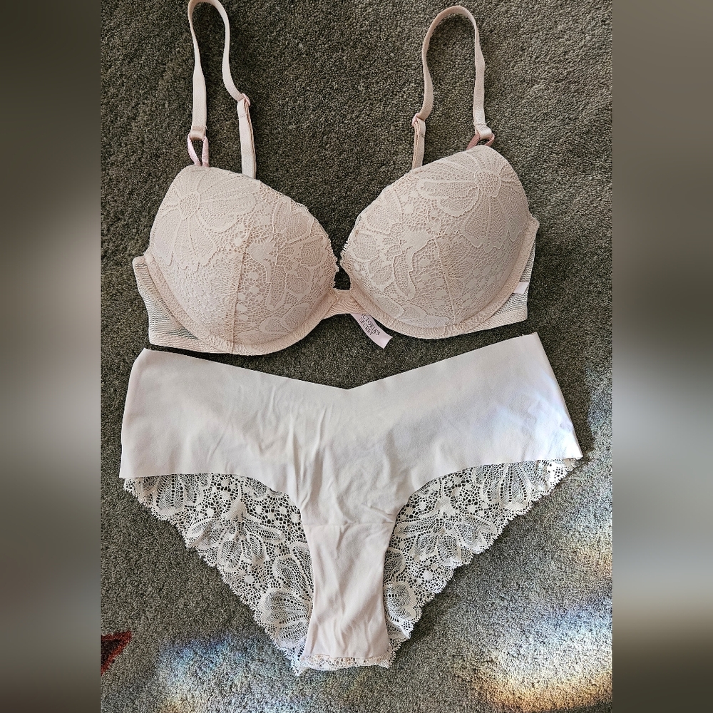 Victoria's Secret 34C Cream Lace Bra & M Panty Set
